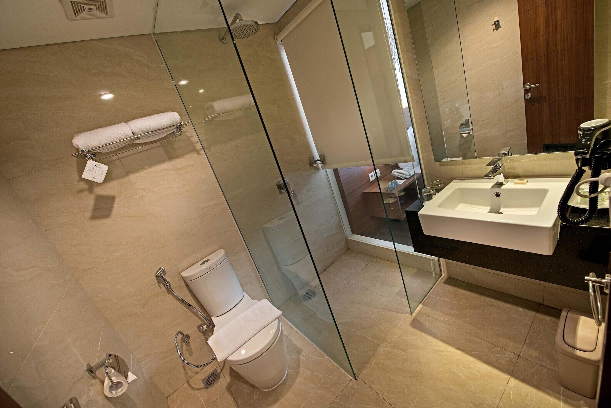 Grand Whiz Poins Simatupang Jakarta Exteriör bild