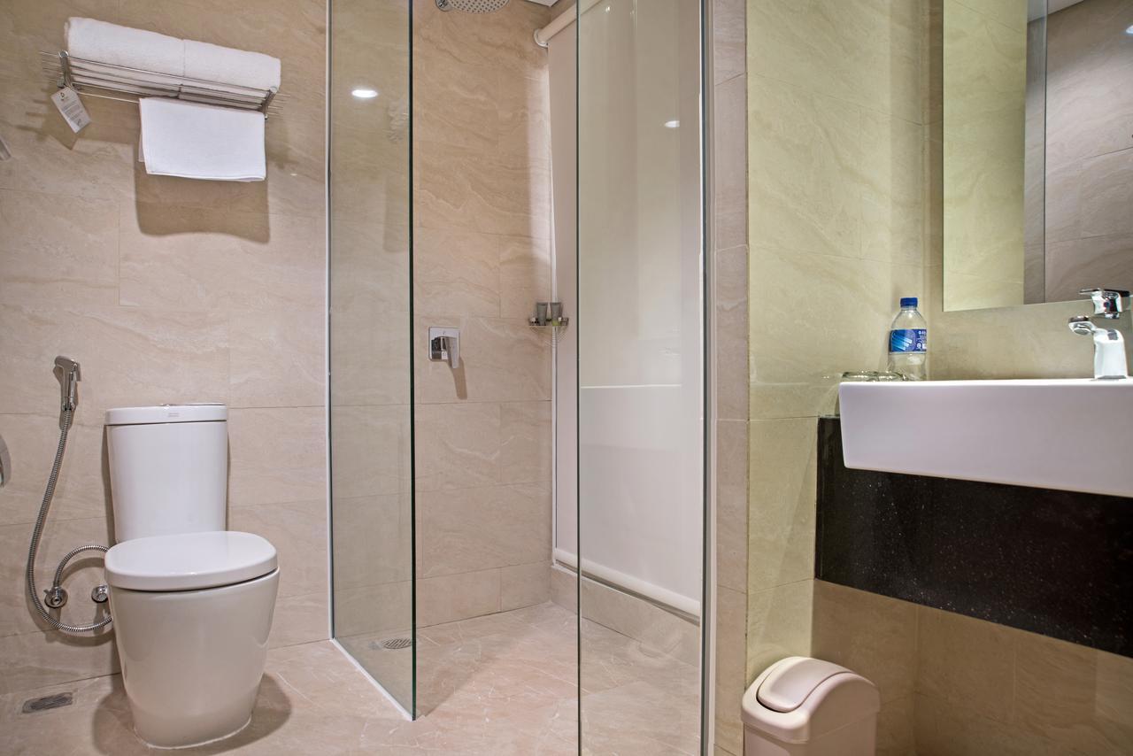 Grand Whiz Poins Simatupang Jakarta Exteriör bild