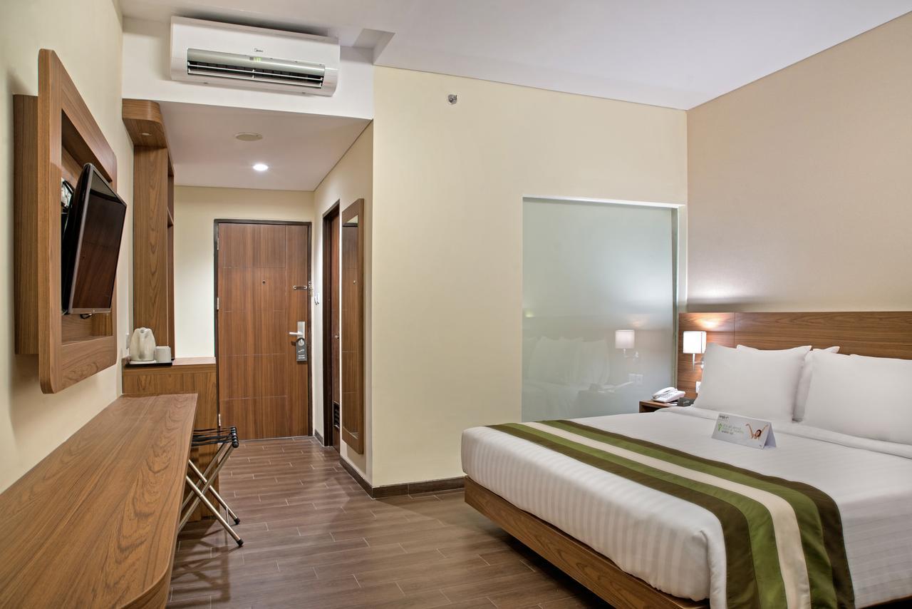 Grand Whiz Poins Simatupang Jakarta Exteriör bild