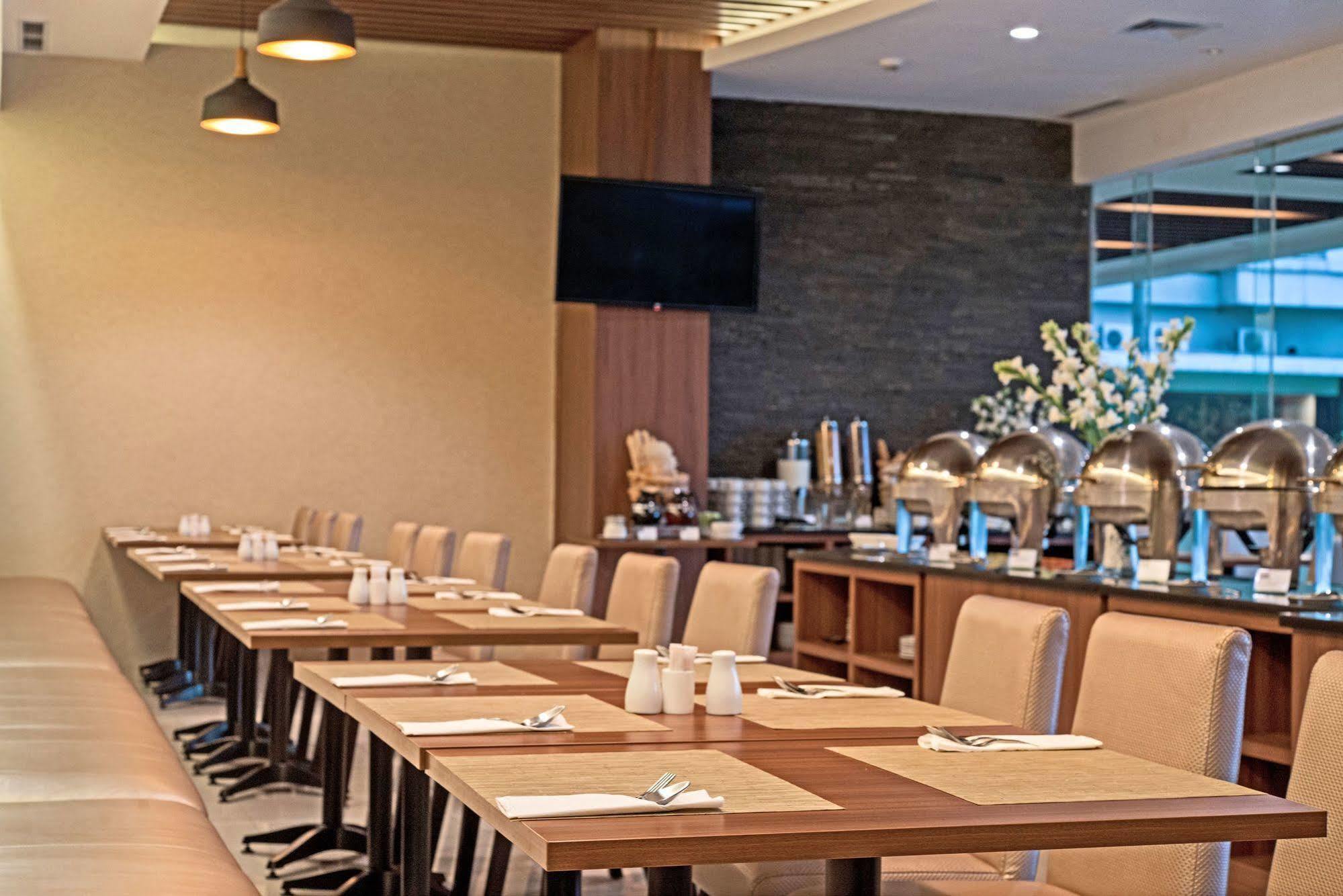 Grand Whiz Poins Simatupang Jakarta Exteriör bild