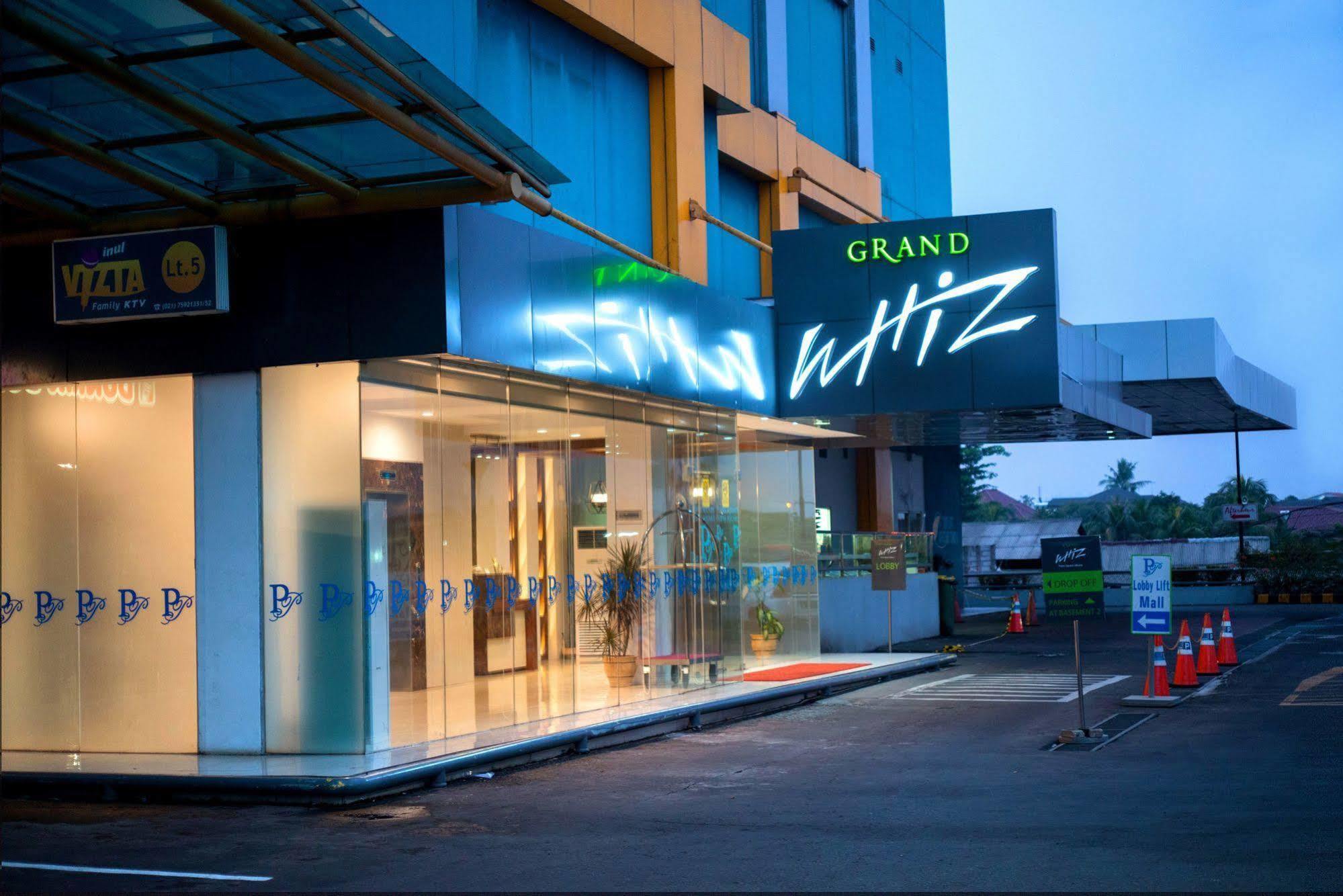 Grand Whiz Poins Simatupang Jakarta Exteriör bild
