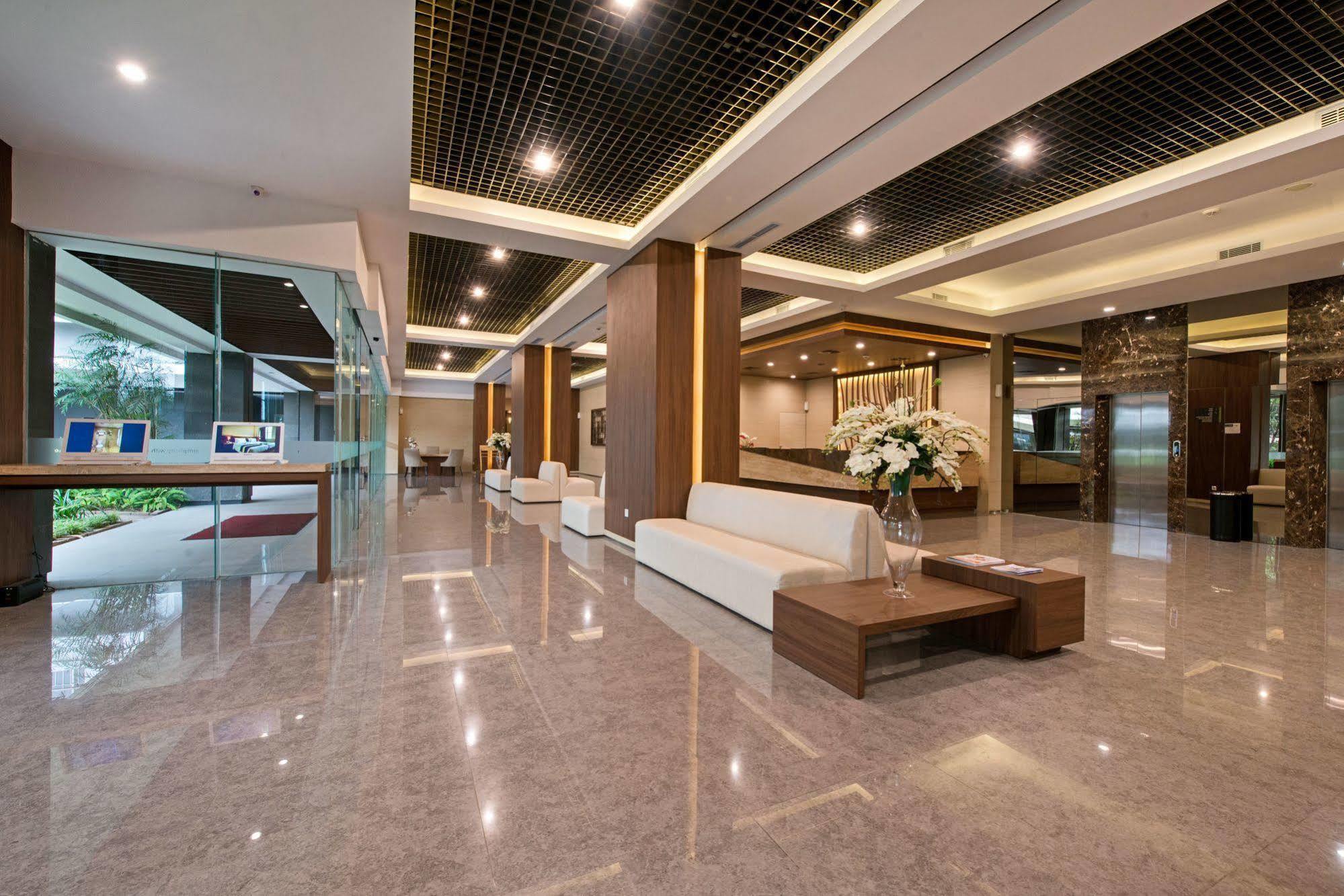 Grand Whiz Poins Simatupang Jakarta Exteriör bild