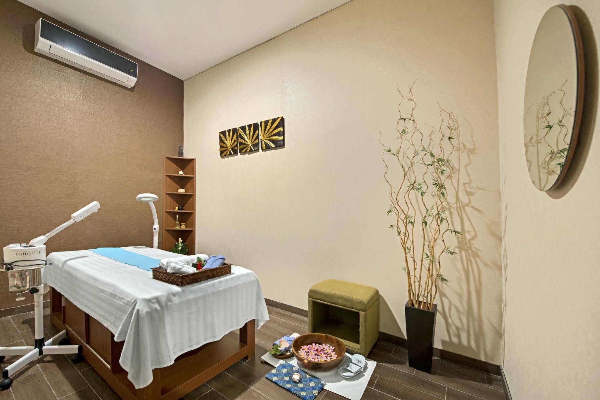 Grand Whiz Poins Simatupang Jakarta Exteriör bild