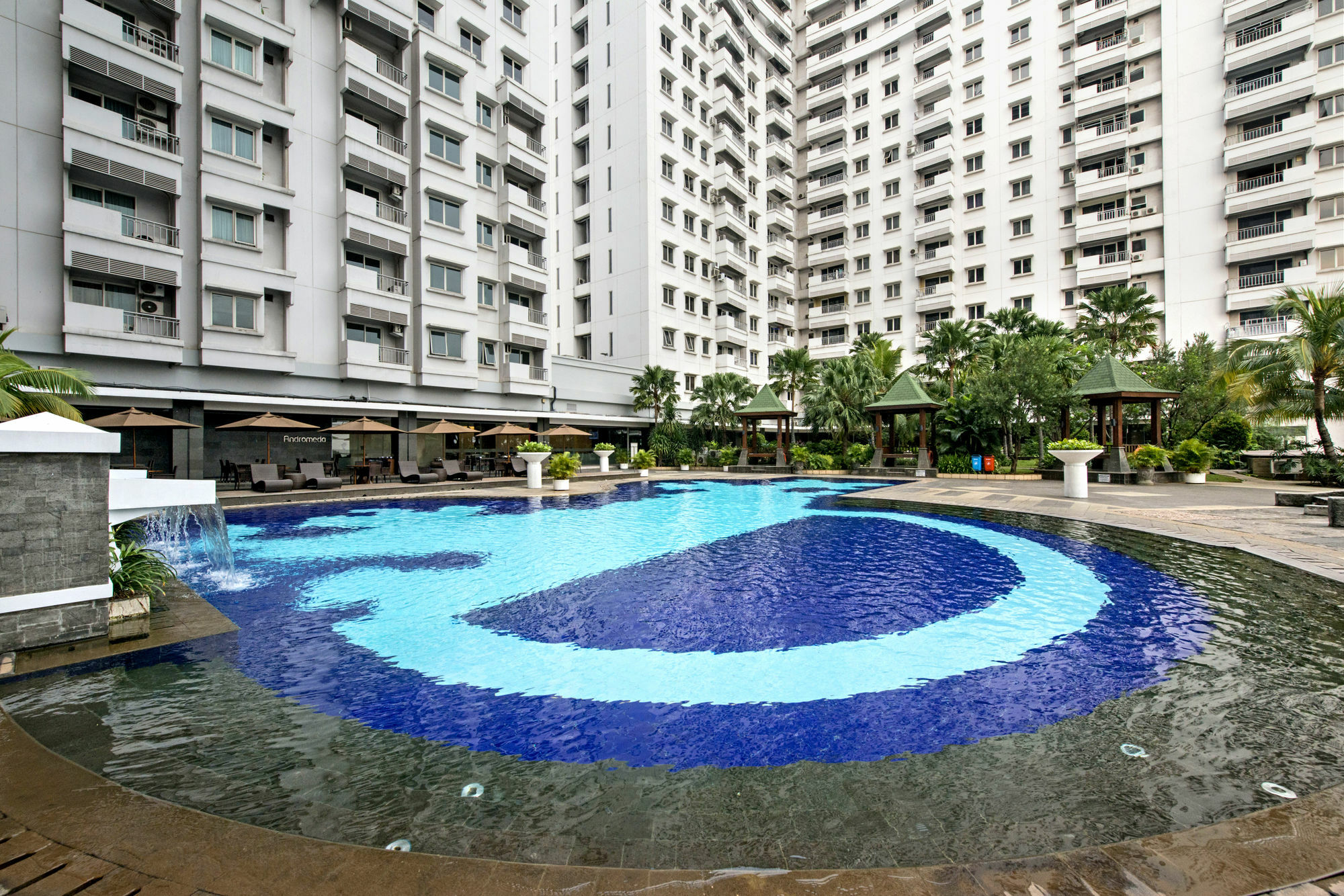 Grand Whiz Poins Simatupang Jakarta Exteriör bild