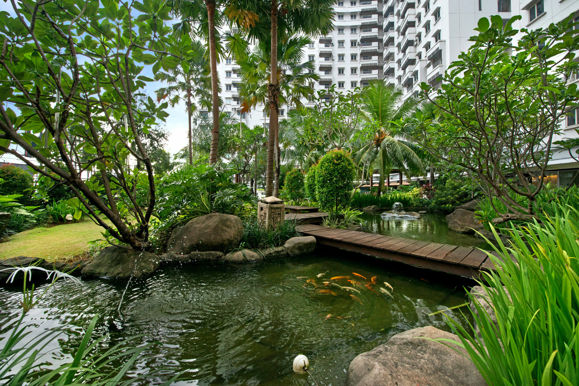 Grand Whiz Poins Simatupang Jakarta Exteriör bild