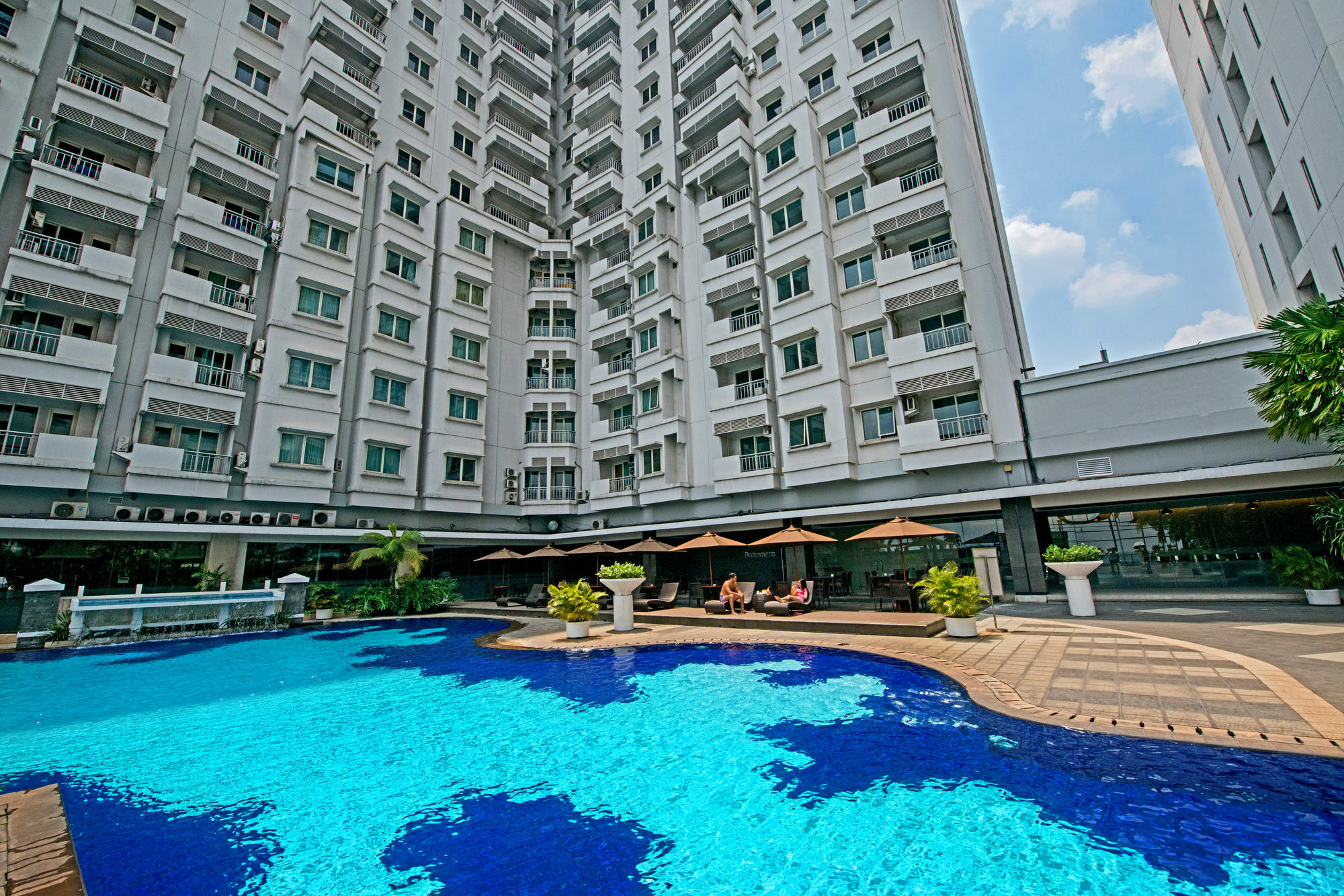 Grand Whiz Poins Simatupang Jakarta Exteriör bild