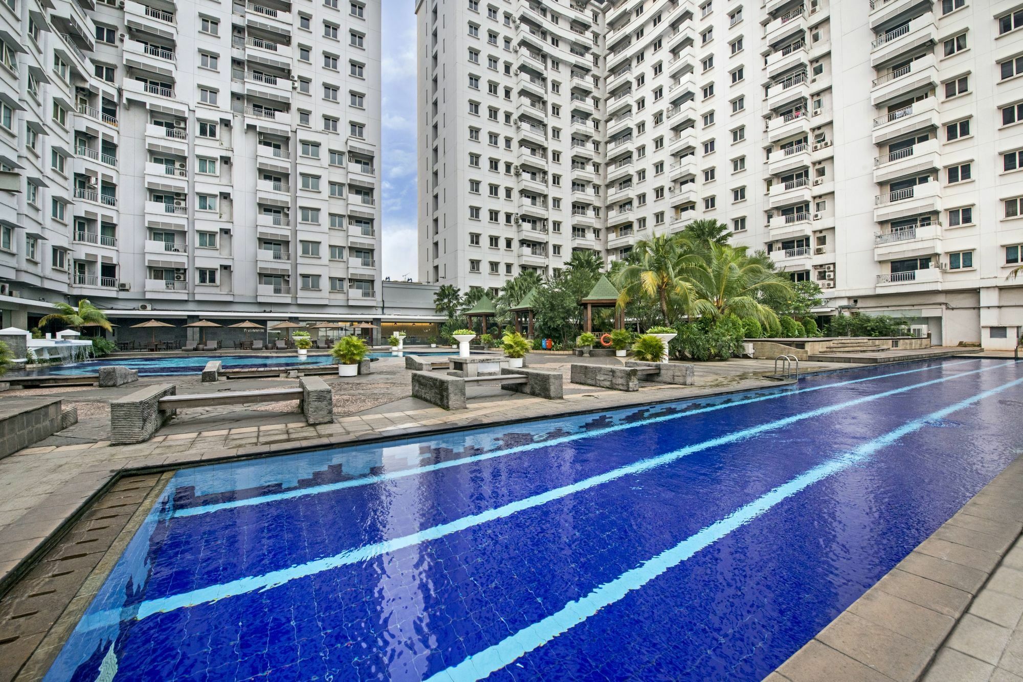 Grand Whiz Poins Simatupang Jakarta Exteriör bild