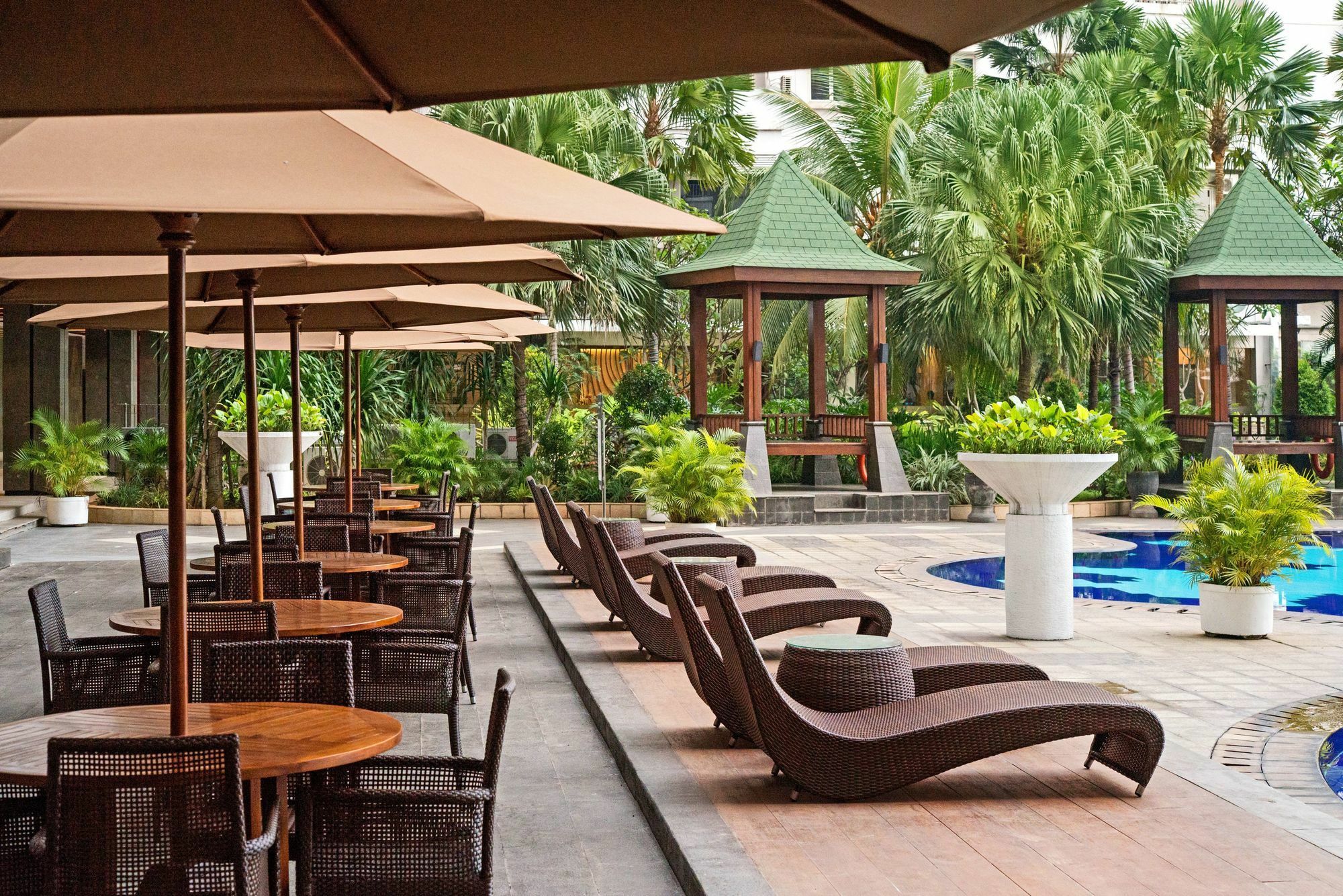 Grand Whiz Poins Simatupang Jakarta Exteriör bild